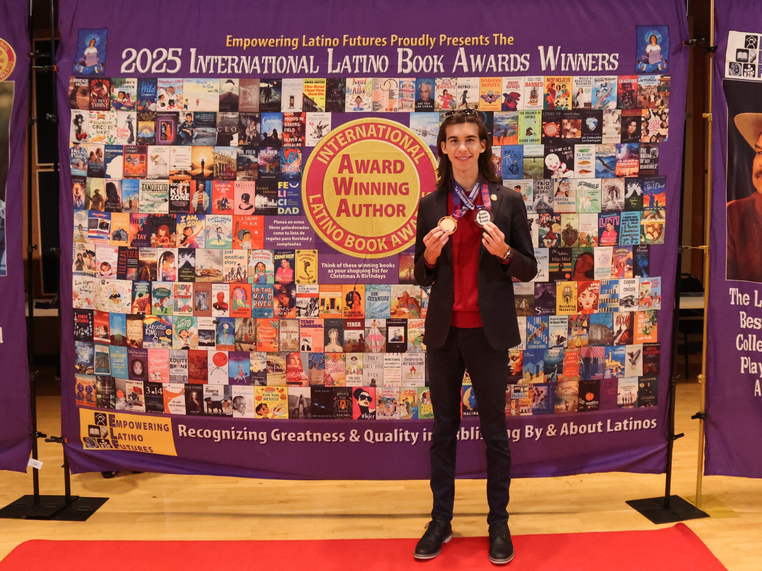 Joven autor bilingüe es galardonado con