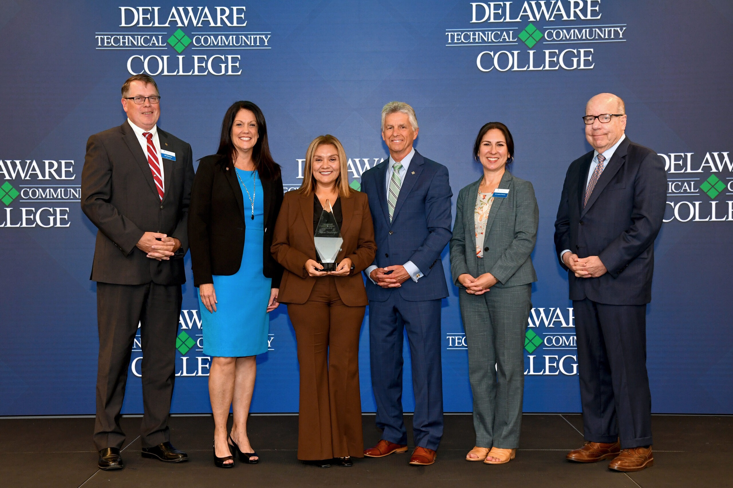 Yvonne Deadwyler Hispana del Año